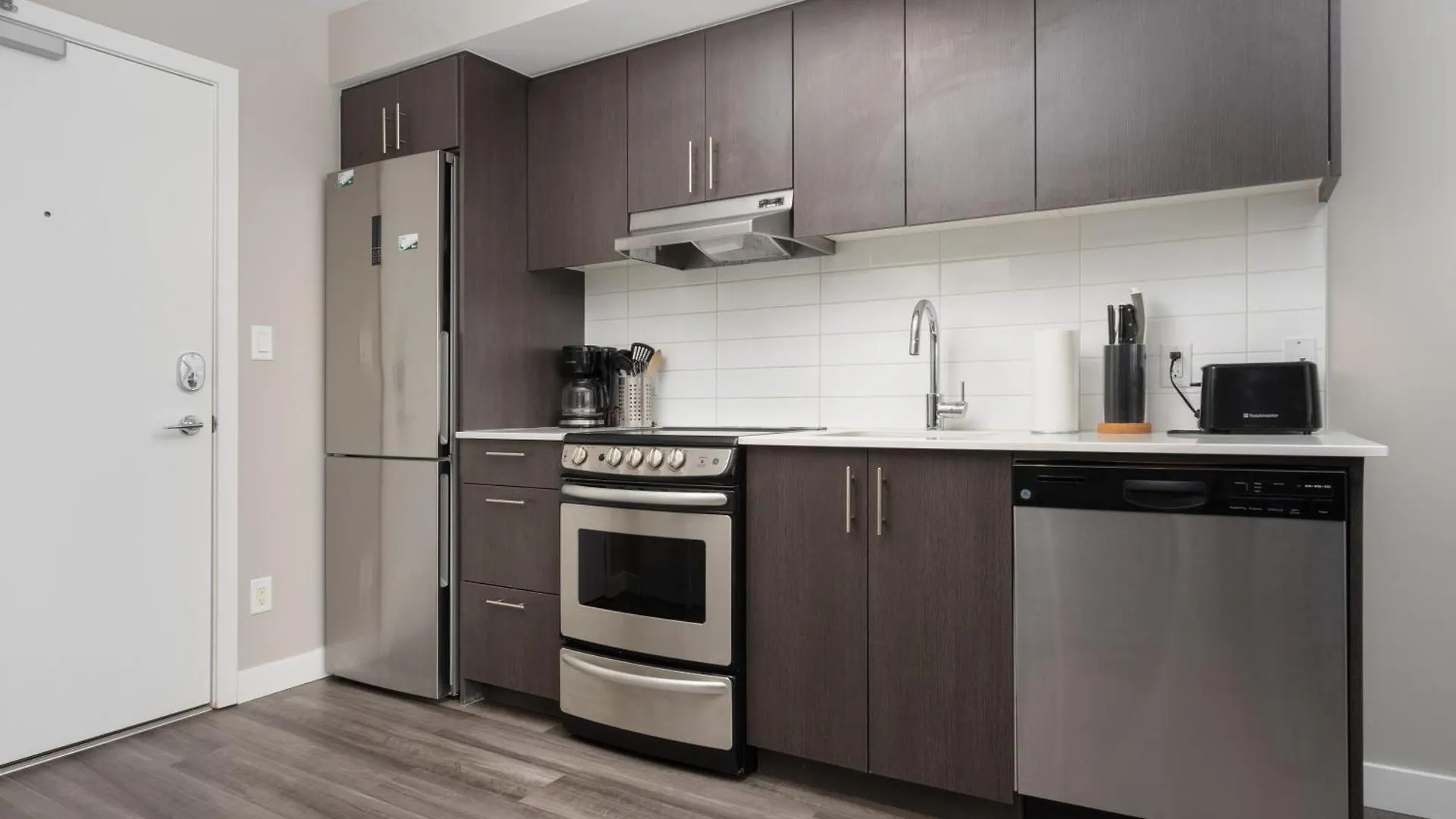 Hendrix Luxury Apartments By Corporate Stays Edmonton 0*,  Canada