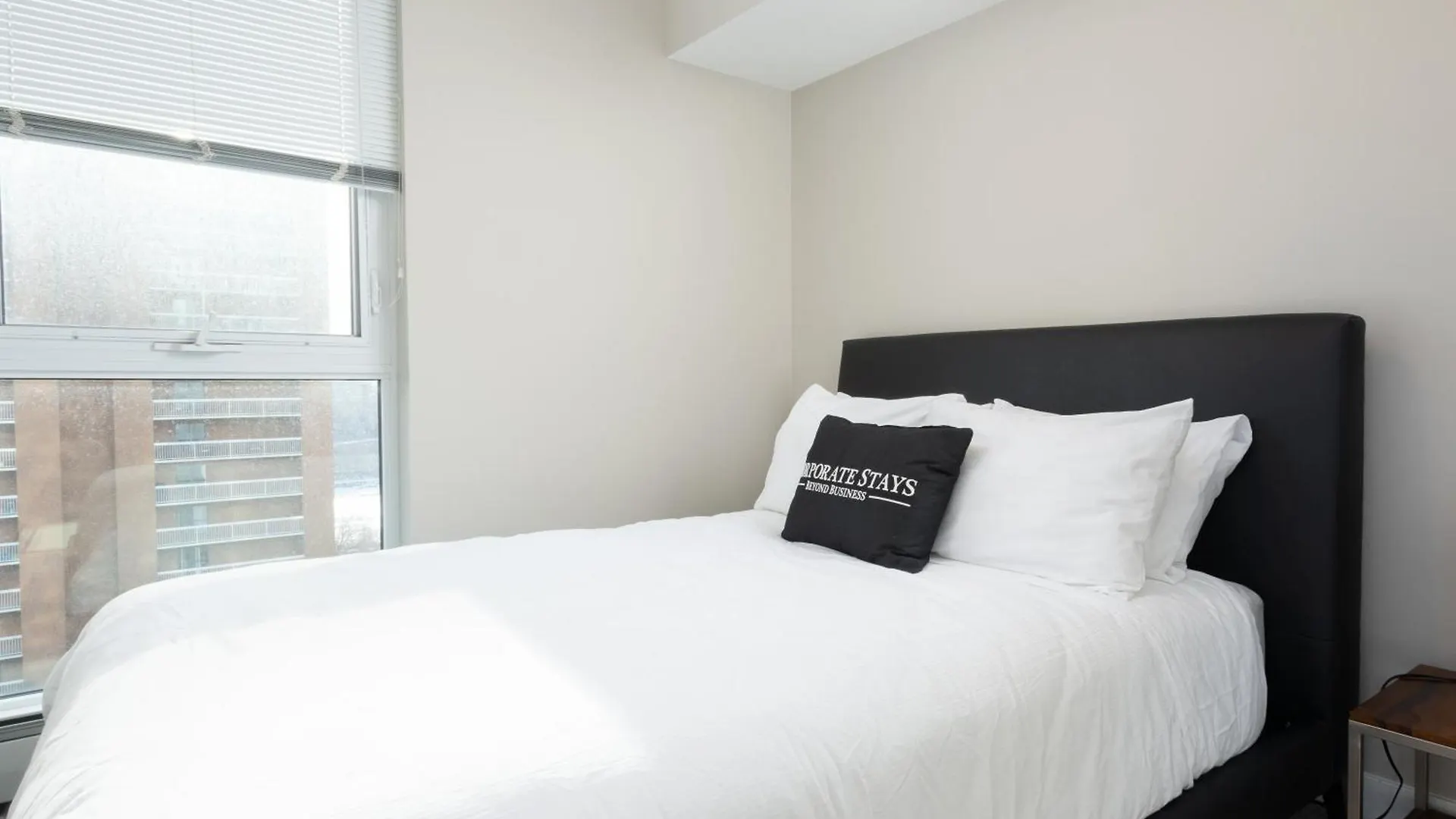 Hendrix Luxury Apartments By Corporate Stays Edmonton Canada